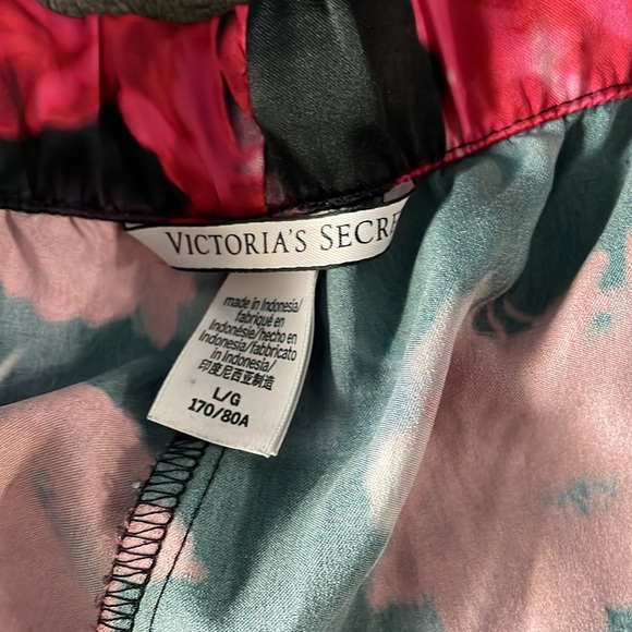 Victoria Secret shorts - Picture 2 of 2